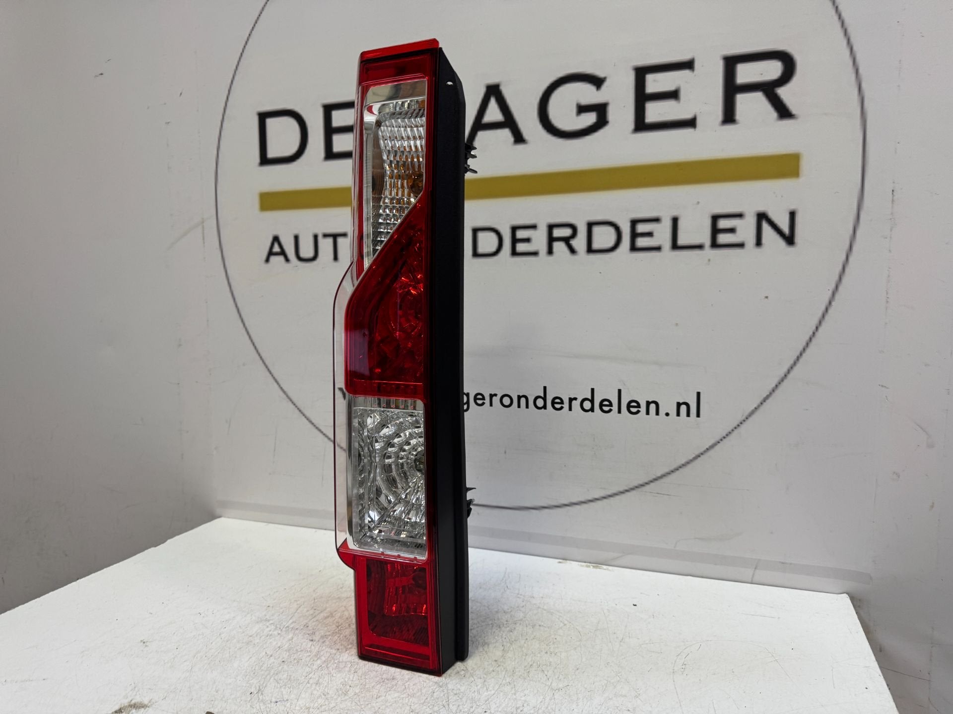 MOVANO B / MASTER 3 / NV400 ACHTERLICHT LINKS 265550023R, Auto-onderdelen, Nissan, Gebruikt, Bahnhofsplatz 1
65423  Russelsheim am Main, DE