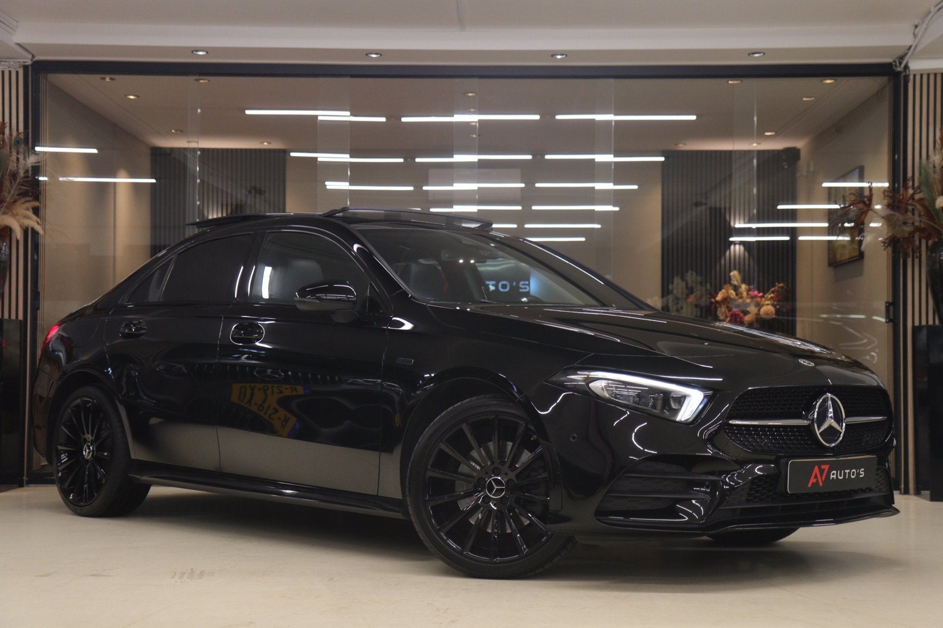 Mercedes-Benz A-klasse 250 e Premium Plus AMG NIGHT PAKKET P, Gebruikt, Euro 6, 4 cilinders, 15 kWh