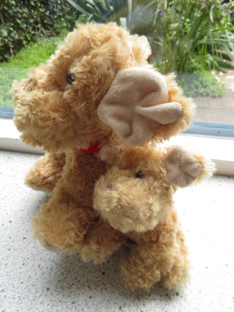 Hond met hondje puppy van Primark meten ca 15 cm en 25 cm, Zo goed als nieuw, Middelgroot (20 tot 80 cm), Beige, Hond