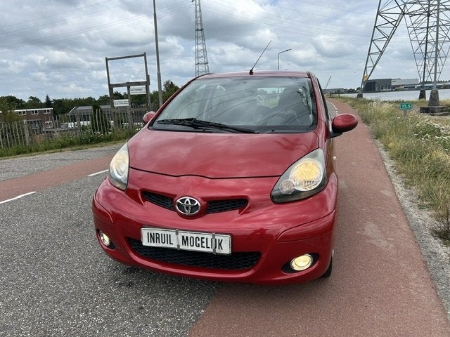 Toyota Aygo 1.0-12V 2010 116.250 km Nap nwe koppeling airco, Gebruikt, Zwart, 4 stoelen, 68 pk