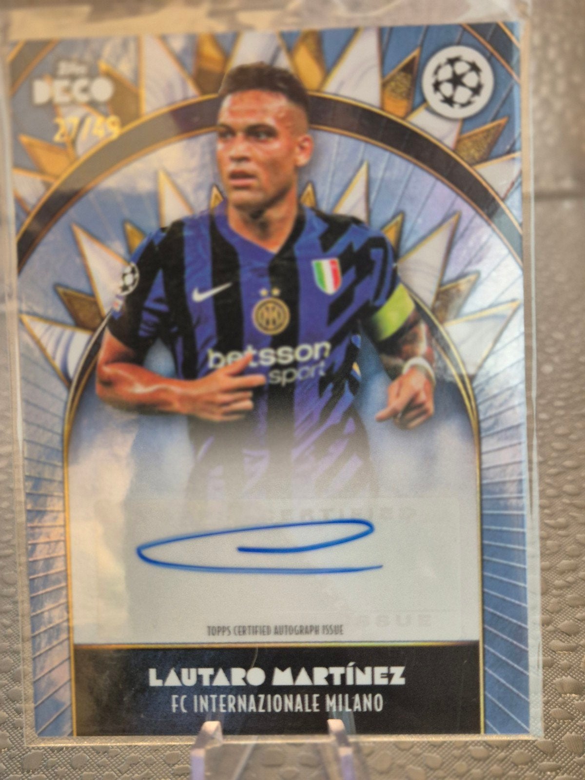 Topps Deco Lautaro Martínez Auto /49 Inter 27/49, Ophalen of Verzenden, Nieuw, Buitenlandse clubs, Spelerskaart