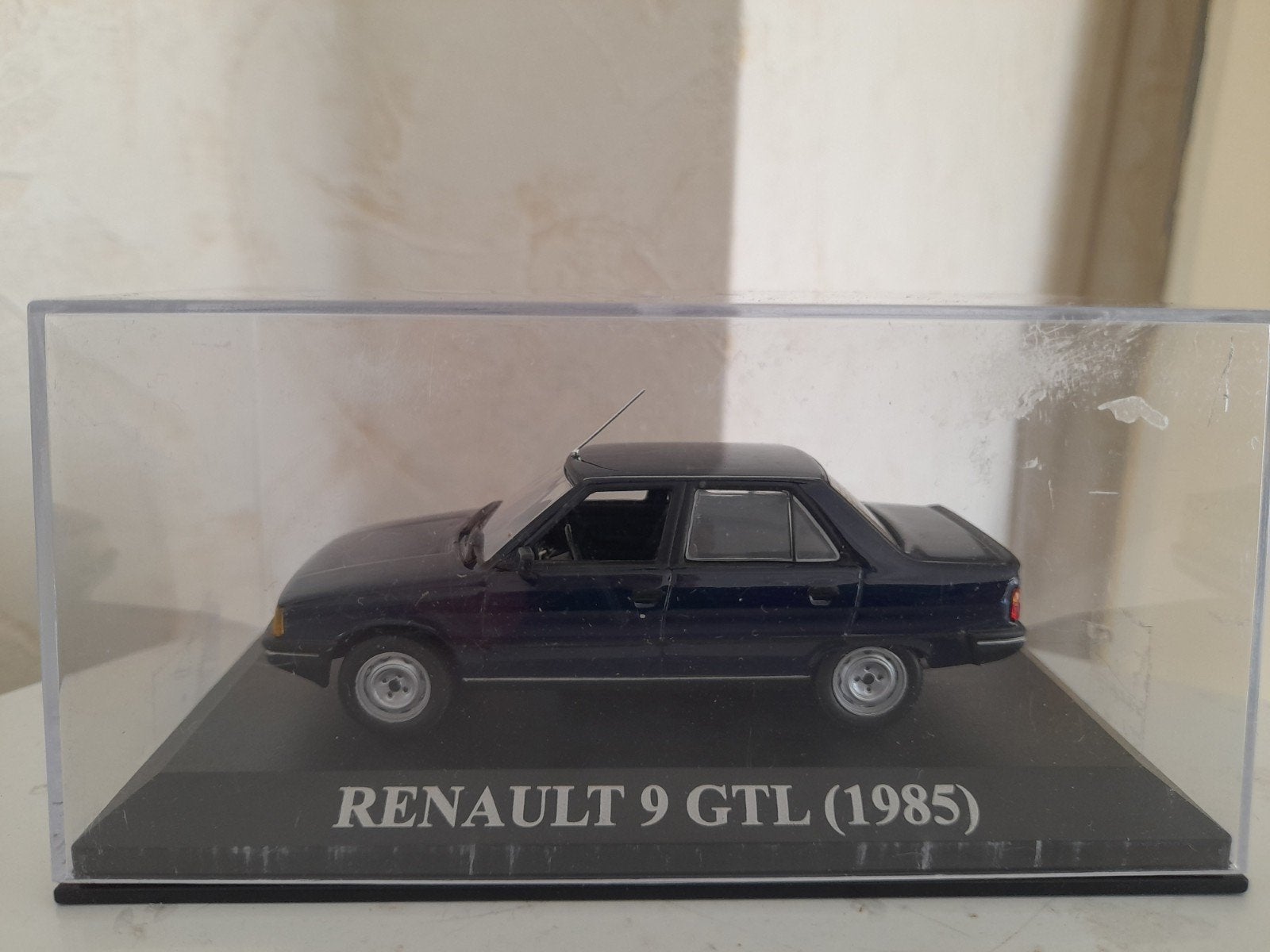 Renault 9 Gtl 1985 blauw Ixo Altaya 1:43 (incl box), Hobby en Vrije tijd, Ophalen of Verzenden, Zo goed als nieuw, Auto, Overige merken