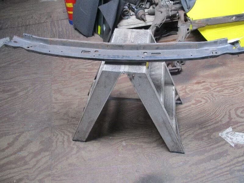 BUMPERBALK VOOR Opel Corsa B (73 / 78 / 79), Bahnhofsplatz 65423 Rüsselsheim am Main, DE, Gebruikt, Opel, Opel Automobile GmbH
