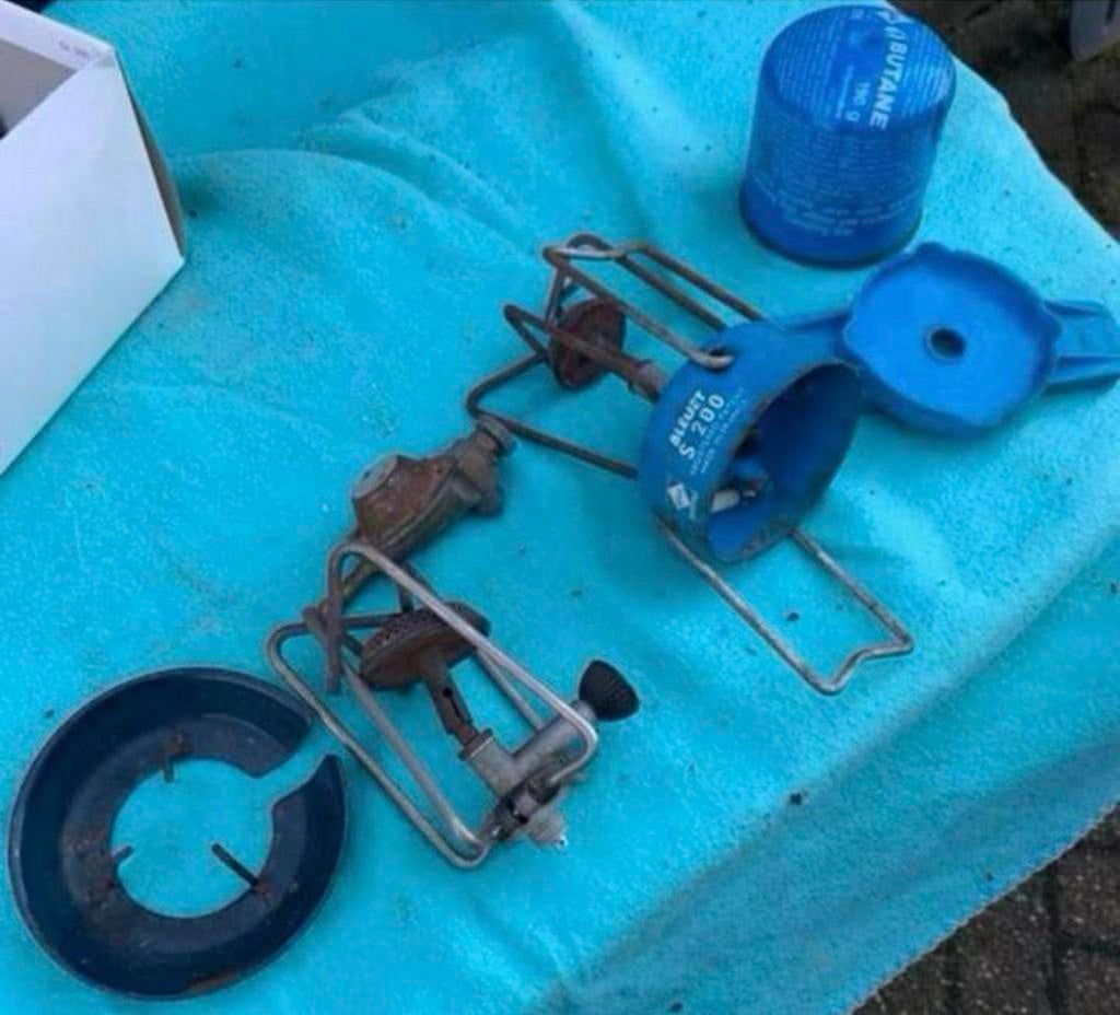 Twee camping gas branders met regelaar gasbulling en voetje, Caravans en Kamperen, Ophalen of Verzenden, Gebruikt