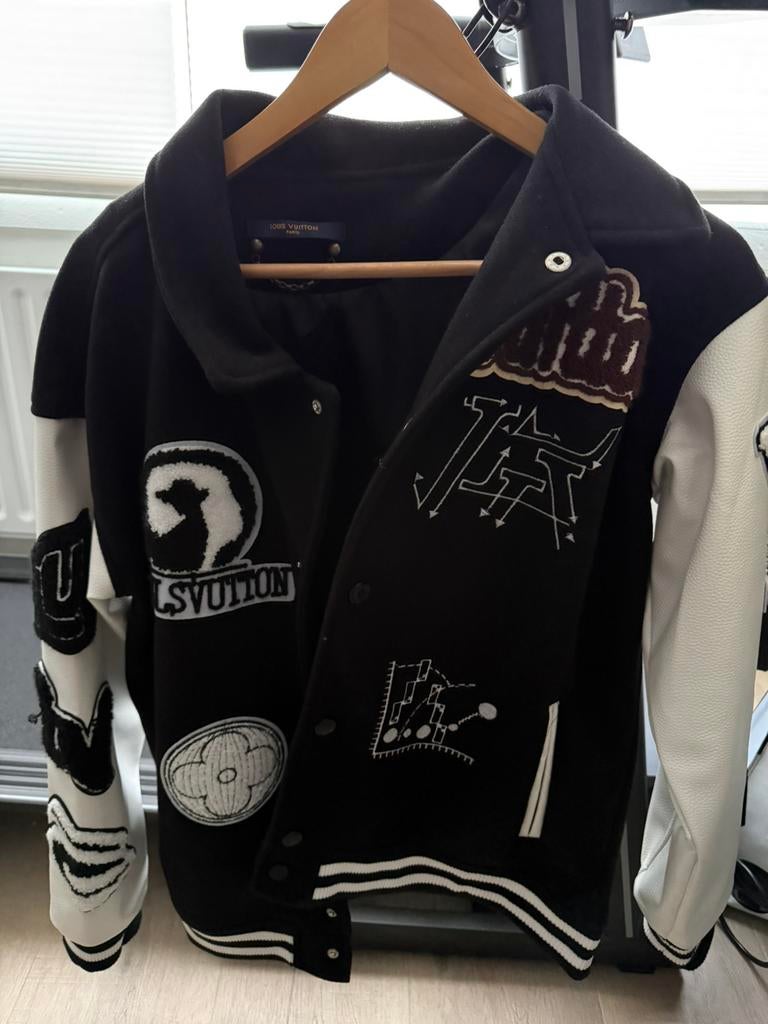 Louis Vuitton varsity-jack met leren mouwen - Maat M, Ophalen of Verzenden, Zo goed als nieuw, Maat 48/50 (M), Zwart