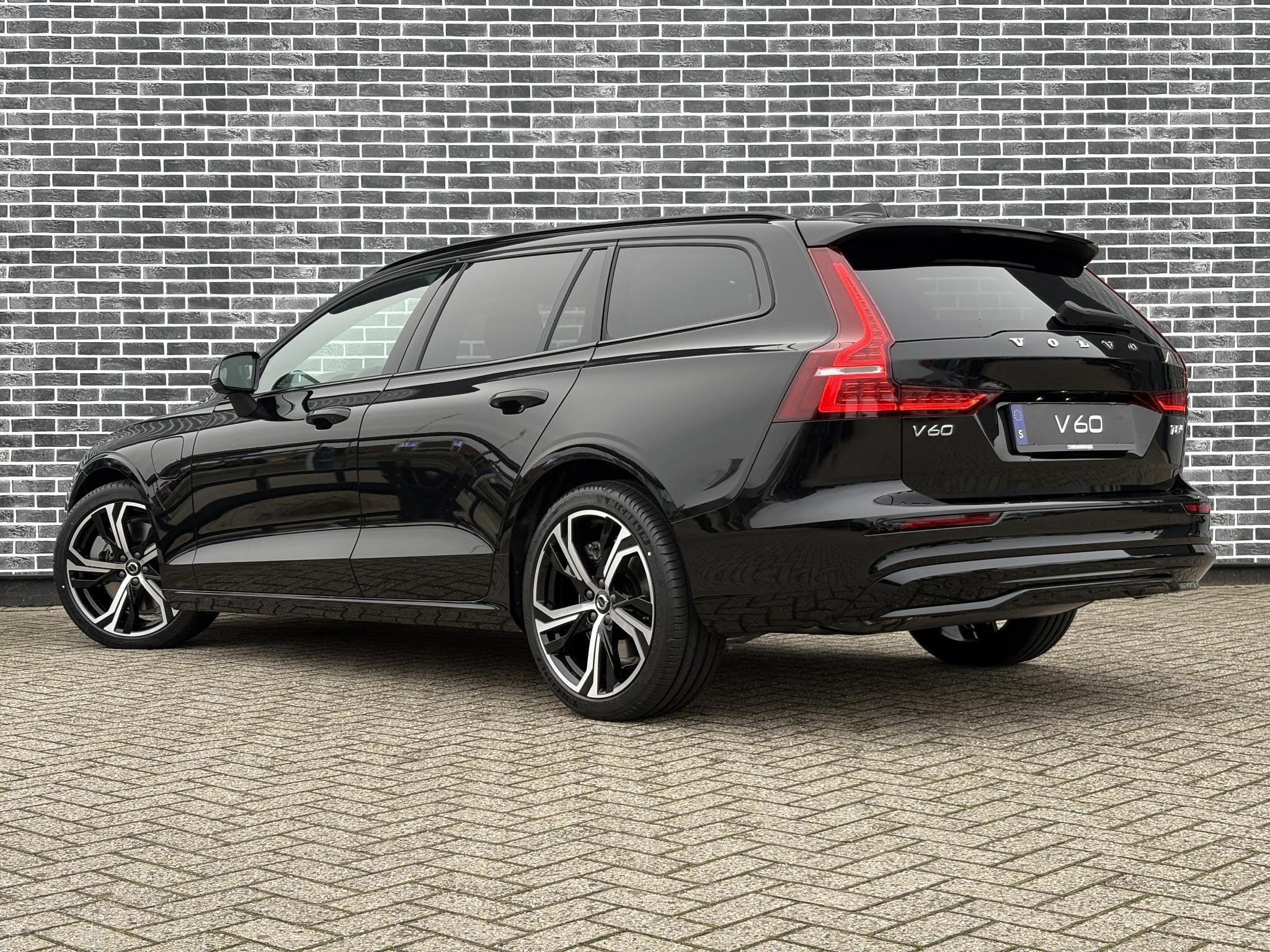 Volvo V60 T6 Plug-in hybrid AWD Ultra Dark | Sportstoelen |, Auto's, Volvo, Automaat, 12 maanden, Stof, Euro 6