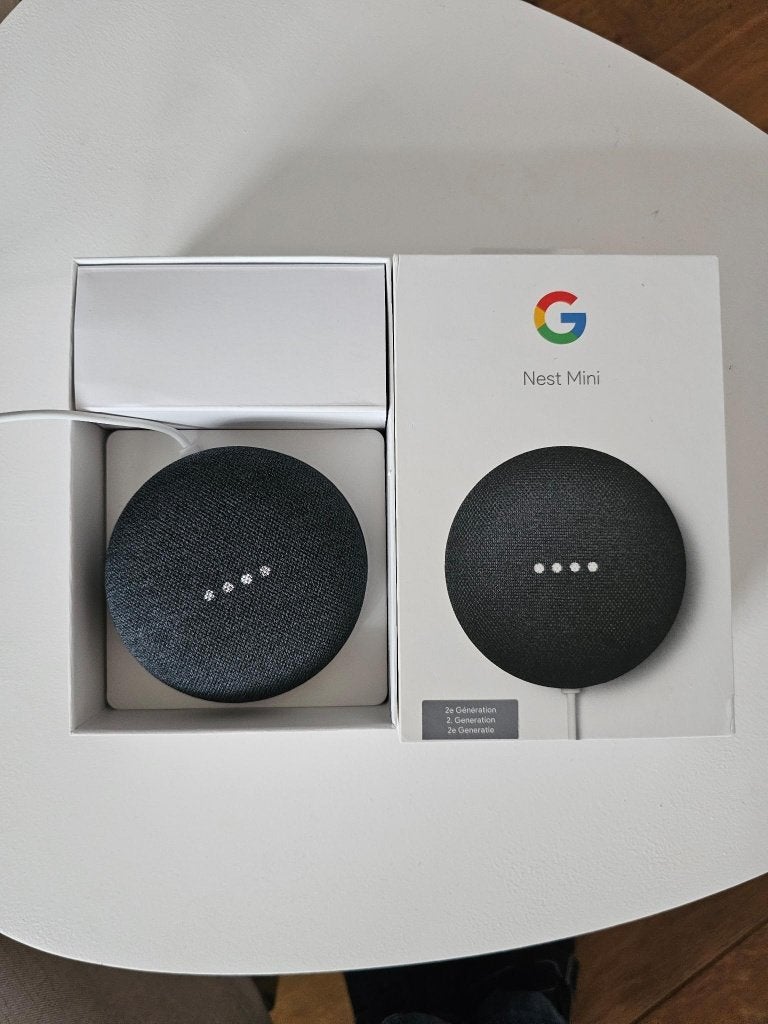 Google Nest Mini 2e generatie charcoal, met doos en kabel