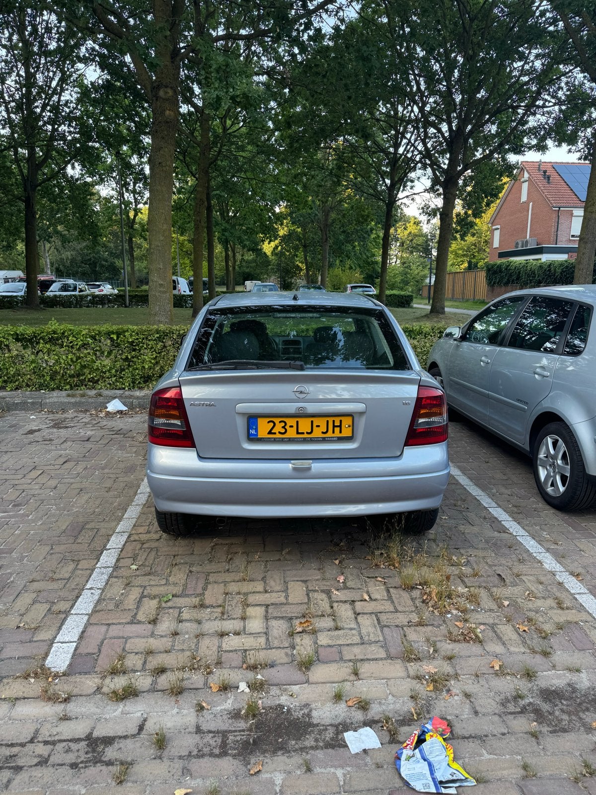 Opel Astra 1.6 8V 3D AUT 2003 Grijs, Auto's, 4 cilinders, 49 €/maand, Origineel Nederlands, 570 kg
