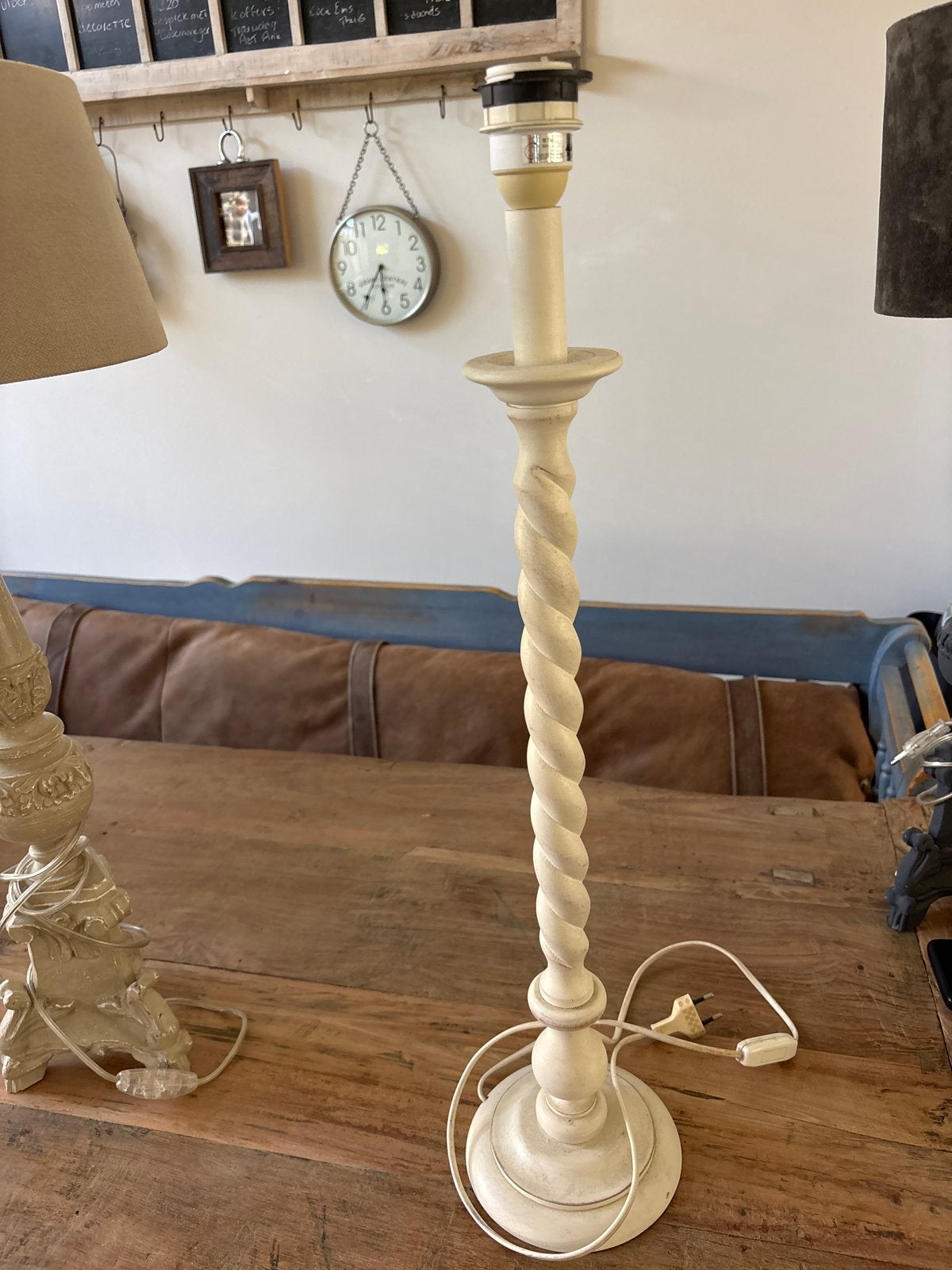 Witte gedraaide lampenvoet, 69 cm hoog, Wit, Ophalen, Gebruikt, Schemerlamp