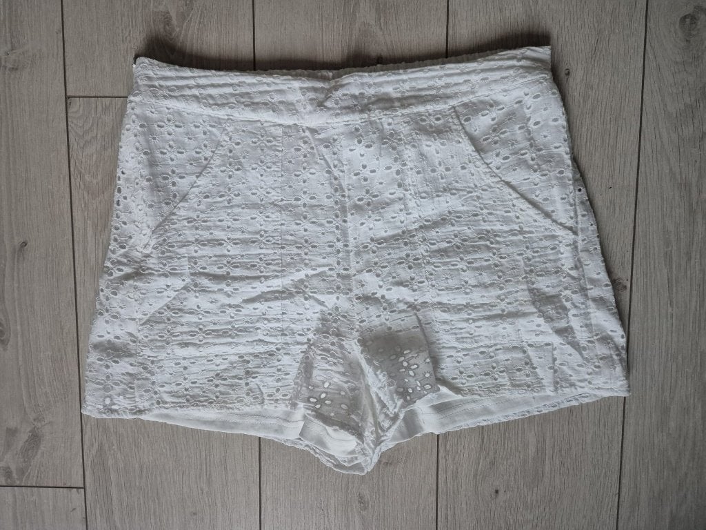 Witte short korte broek broderie van Lofty Manner maat L, Kort, Maat 42/44 (L), Ophalen of Verzenden, Zo goed als nieuw