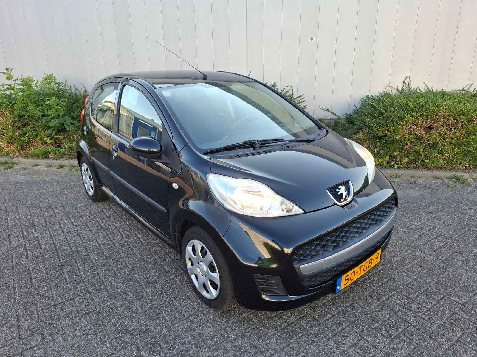 Peugeot 107 Xs 1.0 VVti '12 Airco Nwe apk 25-9-'27 Netjes !, Voorwielaandrijving, Stof, 4 stoelen, Origineel Nederlands