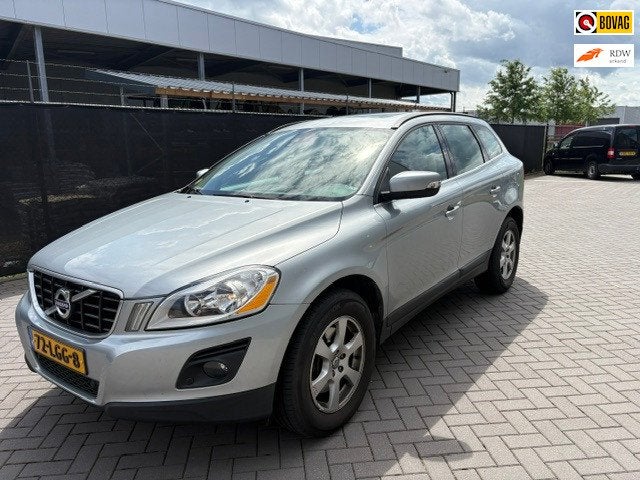 Volvo XC60 2.4D Momentum, Zwart, 750 kg, 176 pk, 5 cilinders