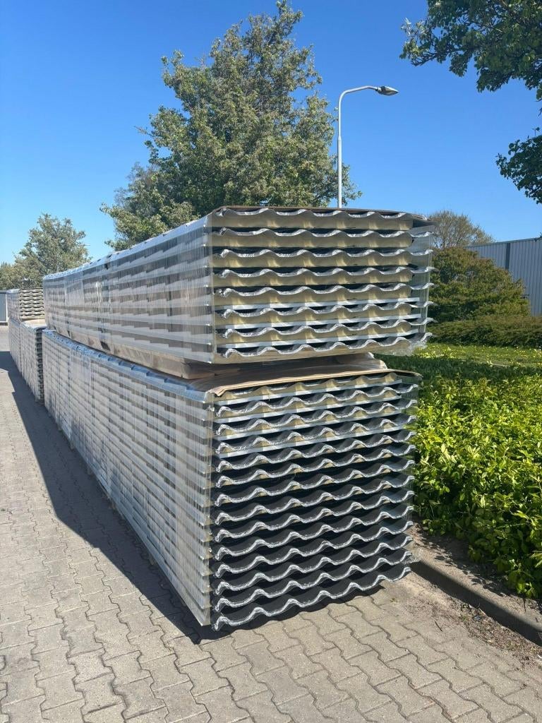 Dakpanplaten geïsoleerd 40mm zwart gelegenheidspartij, Doe-het-zelf en Verbouw, Platen en Panelen, Ophalen, Zo goed als nieuw