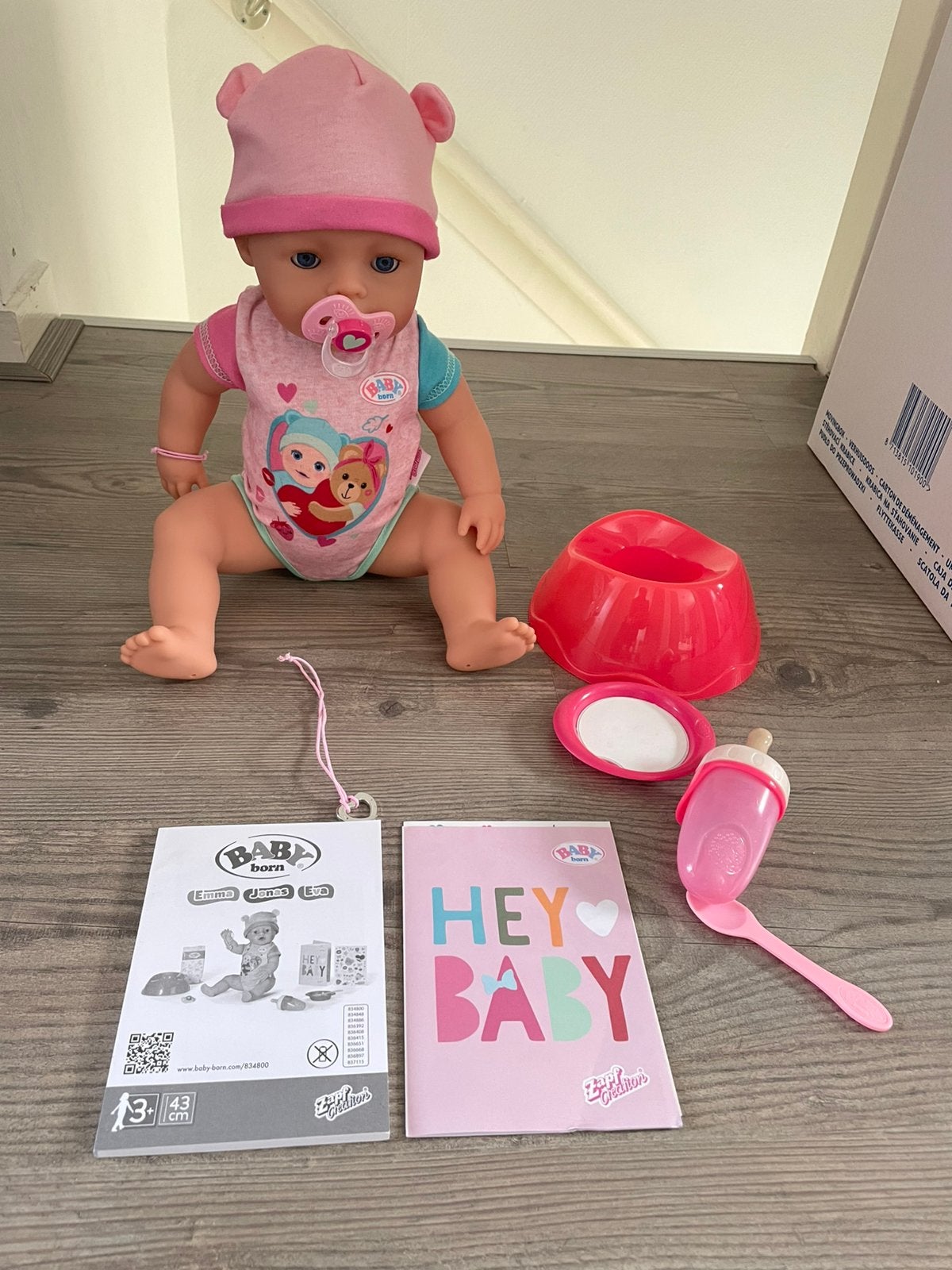 Babyborn Emma 43 cm met toebehoren, Ophalen, Zo goed als nieuw, Babypop