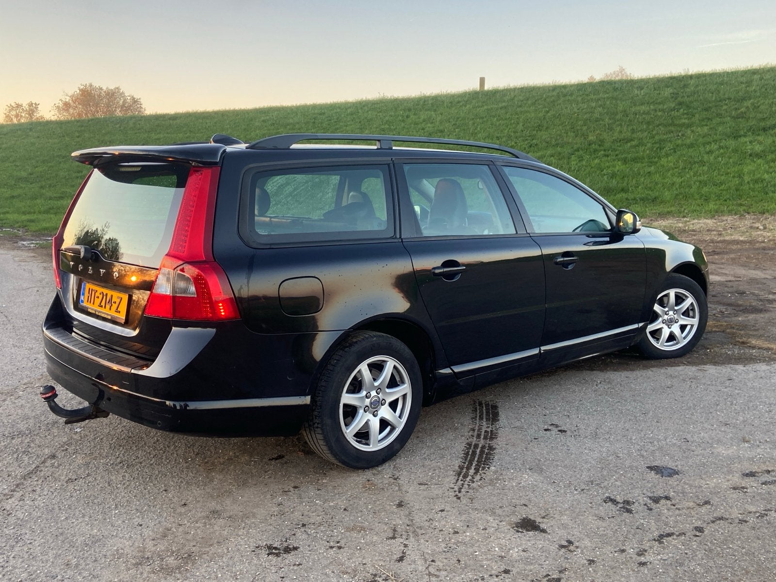 Volvo V70 diesel 2e eigenaar!, Voorwielaandrijving, 136 pk, Zwart, 4 cilinders