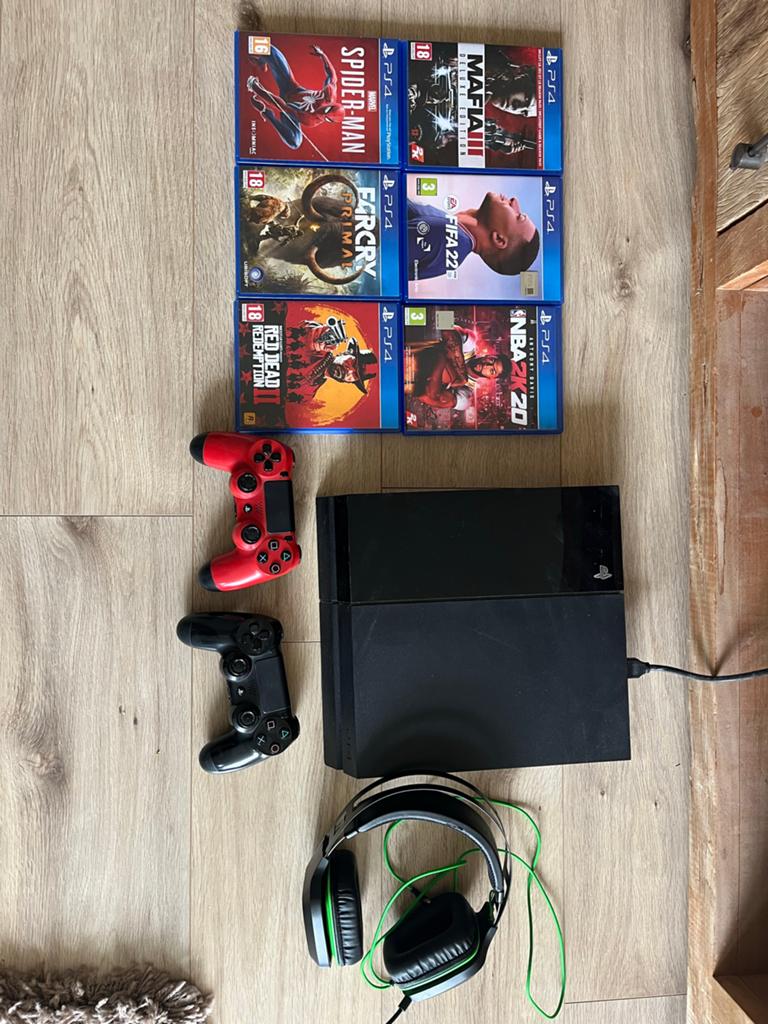 Playstation 4 met games en 2 controllers, Spelcomputers en Games, Spelcomputers | Sony PlayStation 4, Ophalen, Met 2 controllers