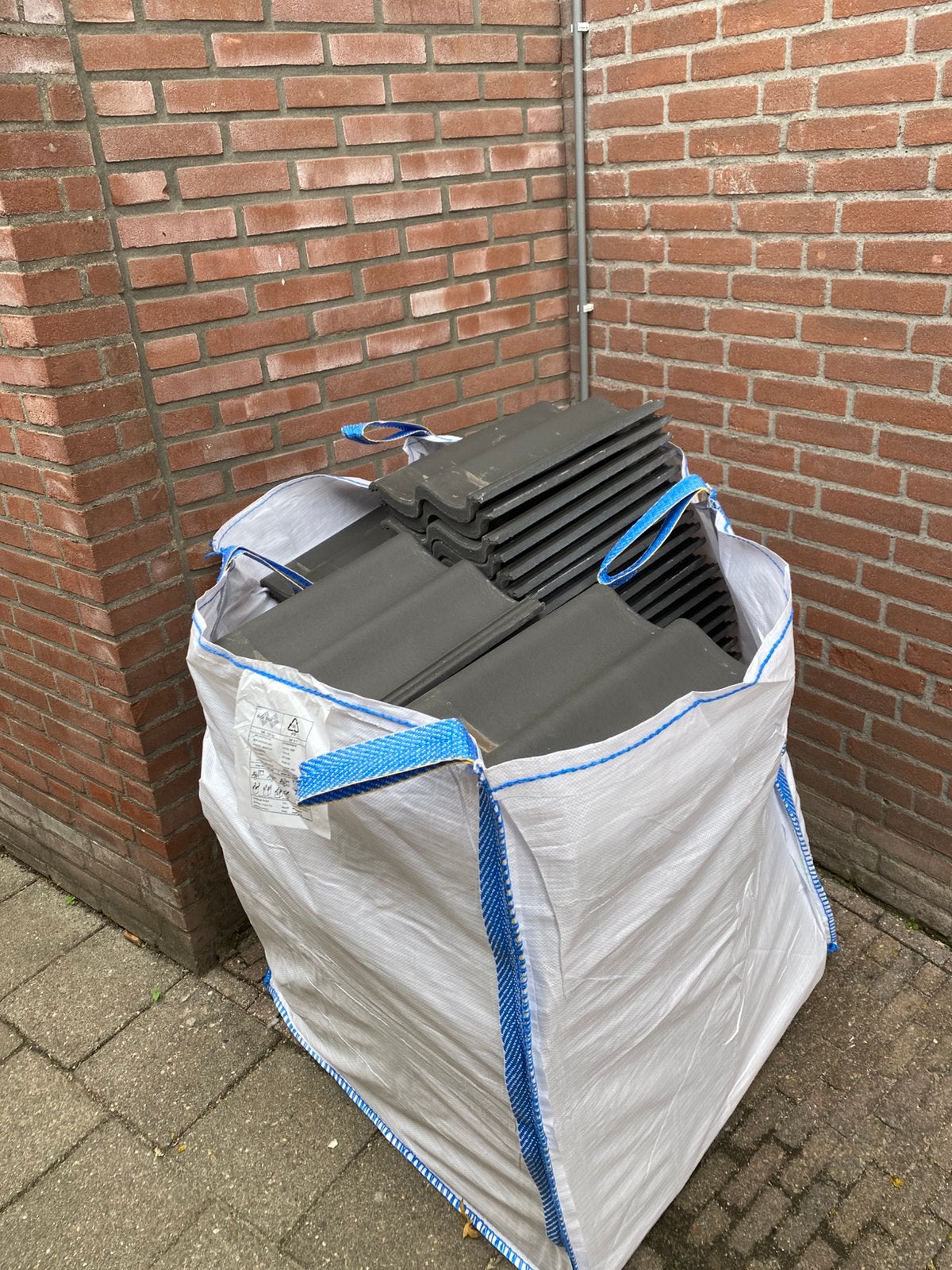 Antracieten Dakpannen, Dakpan antraciet nieuwstaat(125 st.), Ophalen, Steen of Klei, Zo goed als nieuw, 15 m² of meer