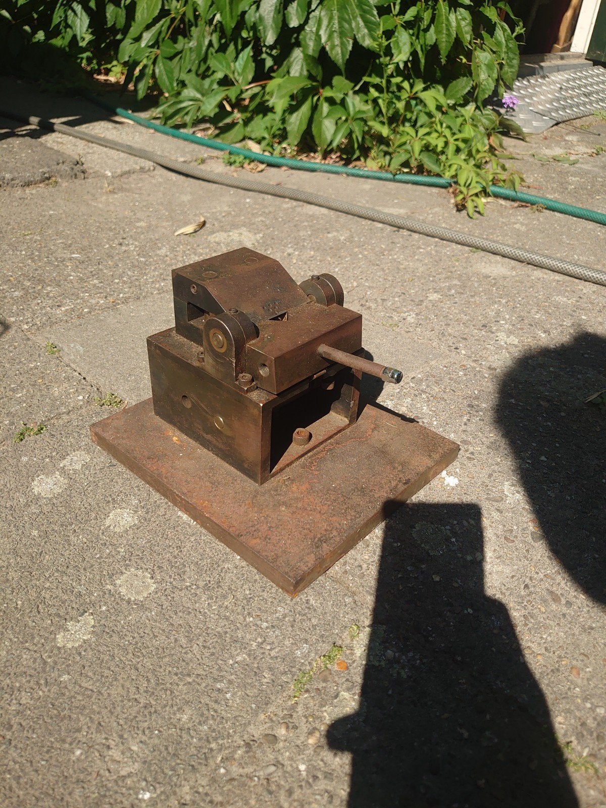 Zware gietijzeren kantelklem/sinus tafel 22 kg, Doe-het-zelf en Verbouw, Gereedschap | Overige machines, Ophalen