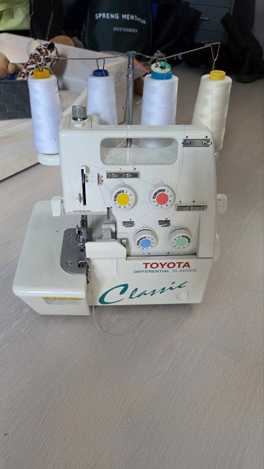 Toyota Lockmach. SL3455DS - Perfect voor al uw naaiprojecte, Ophalen of Verzenden, Gebruikt, Lockmachine, Overige merken