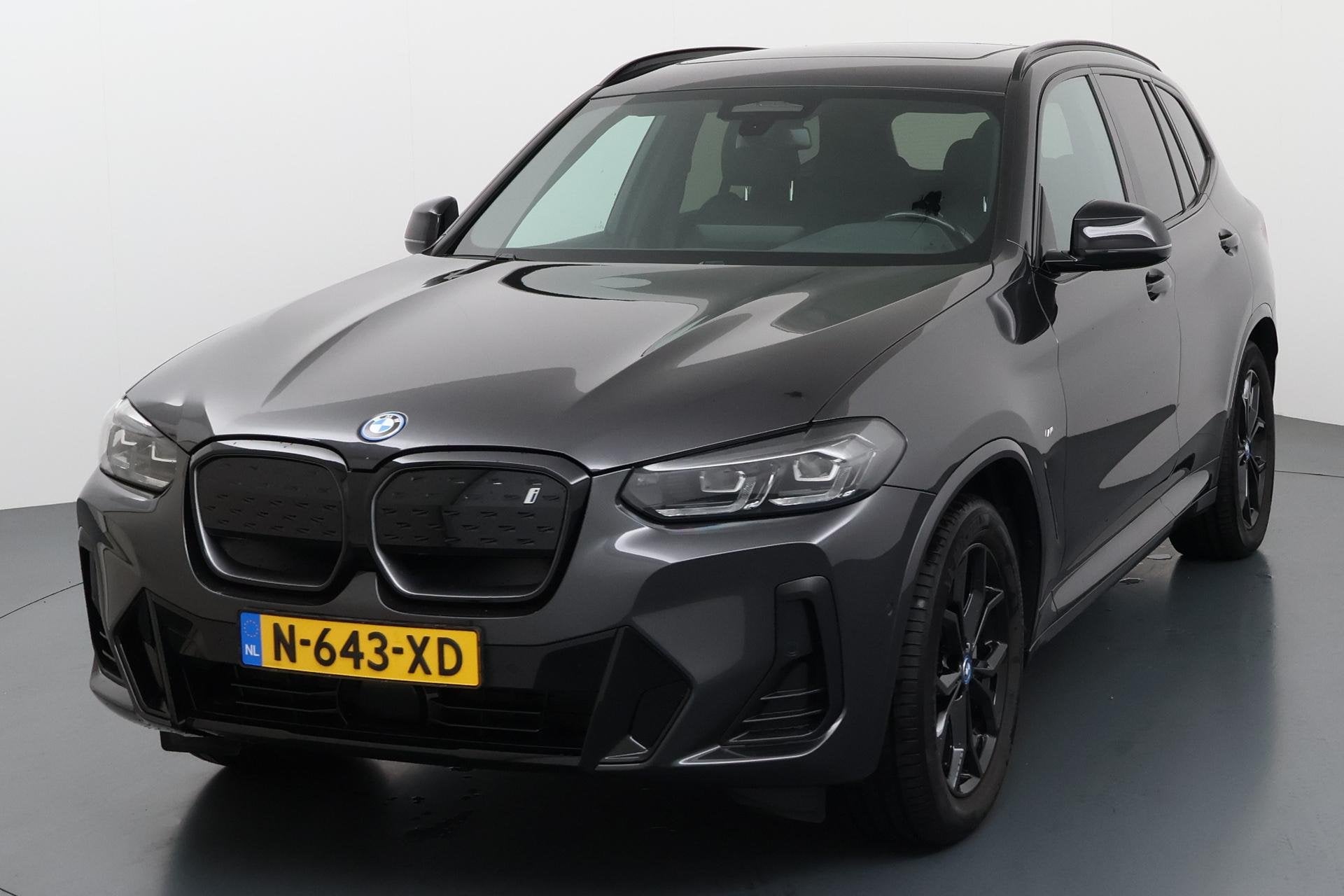 Foto 13 van BMW iX3 Executive 80 kWh Elektrisch rijden met stijl en een