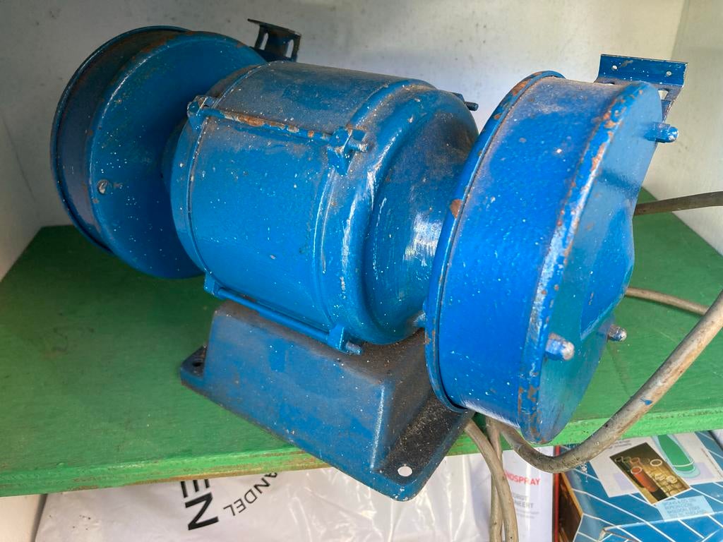 Robuuste Werkbankslijpmachine - Blauw, Ophalen, Gebruikt, Werkbankslijpmachine