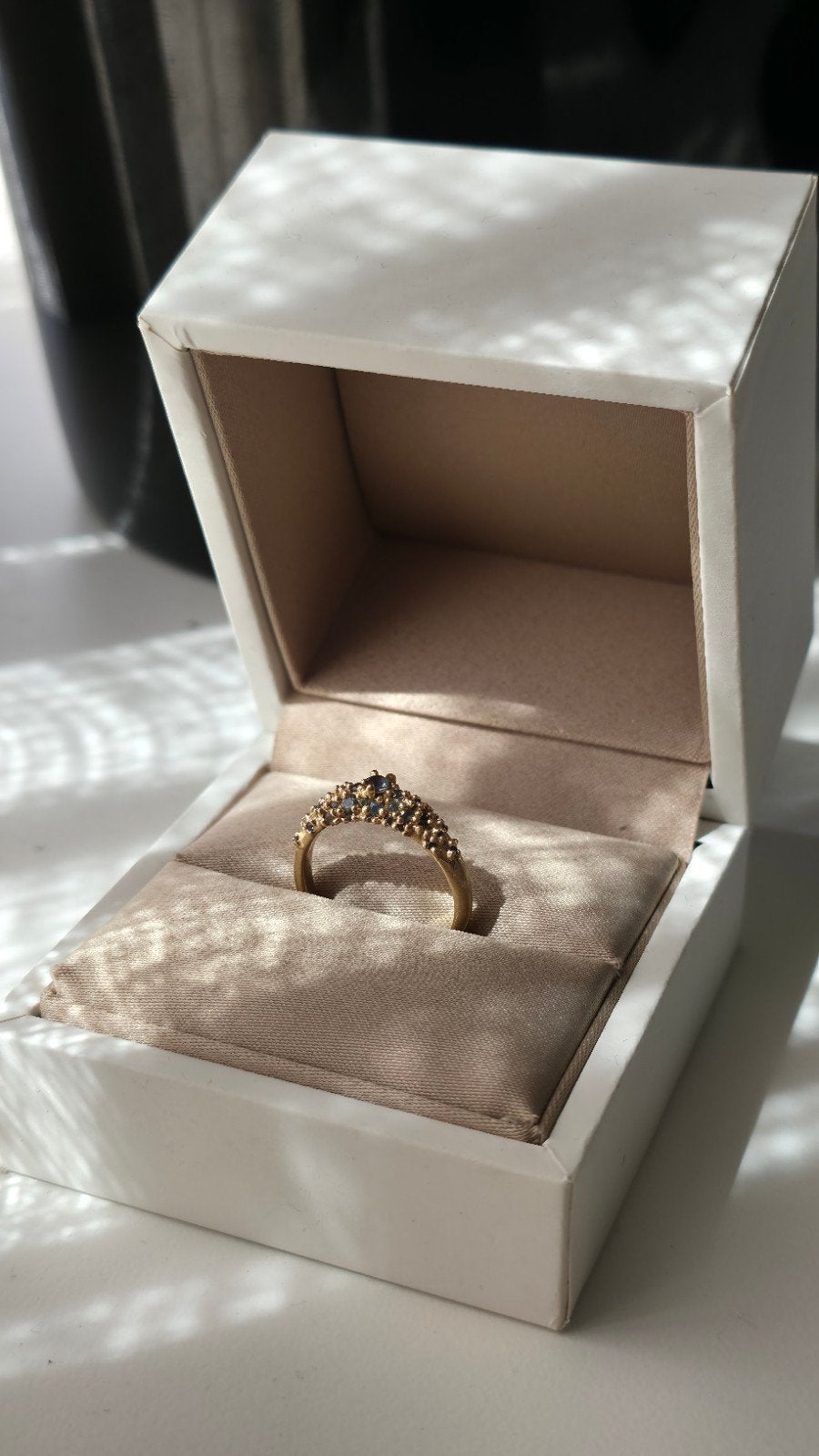 Laura Fleming Moss Signet Ring - 14k Goud & Saffieren, Sieraden, Tassen en Uiterlijk, Ringen, Ophalen, Met edelsteen, Dame, Goud