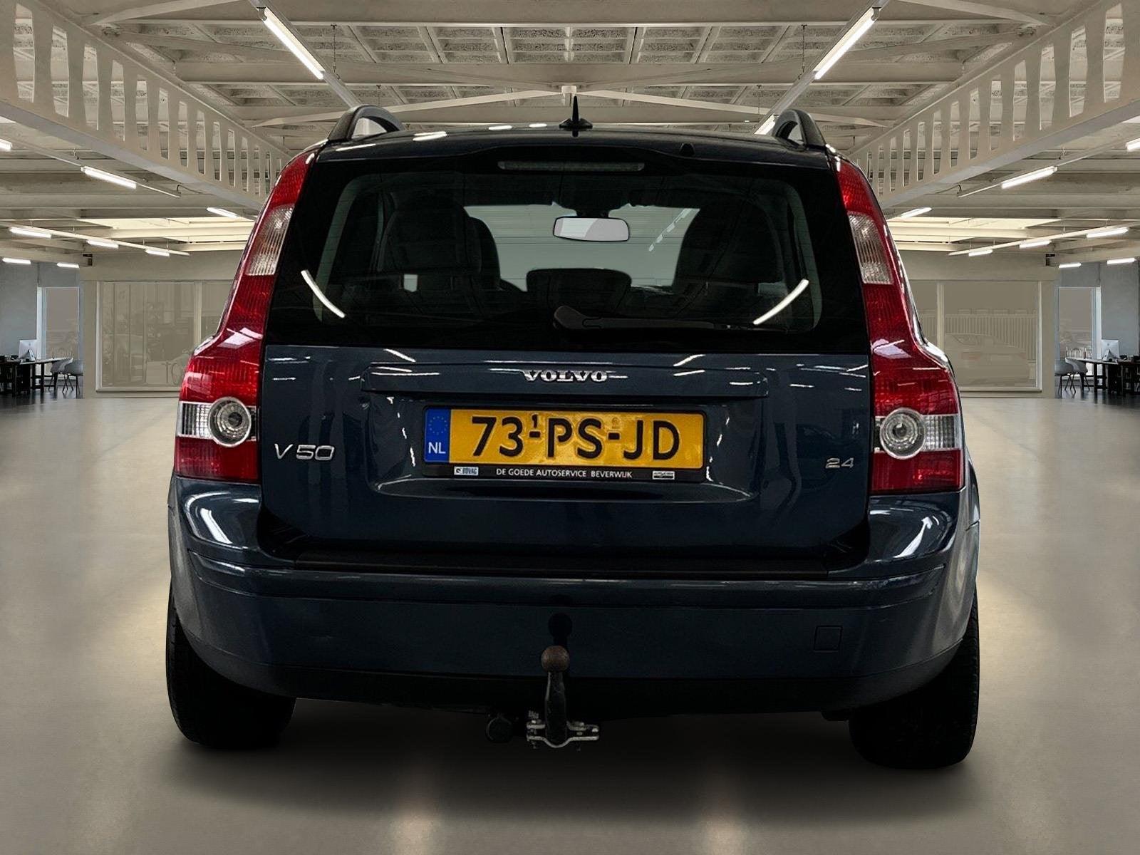 Volvo V50 2.4 Momentum Youngtimer, trekhaak, lekkere 5 cilin, Auto's, Gebruikt, Zwart, 700 kg, Blauw