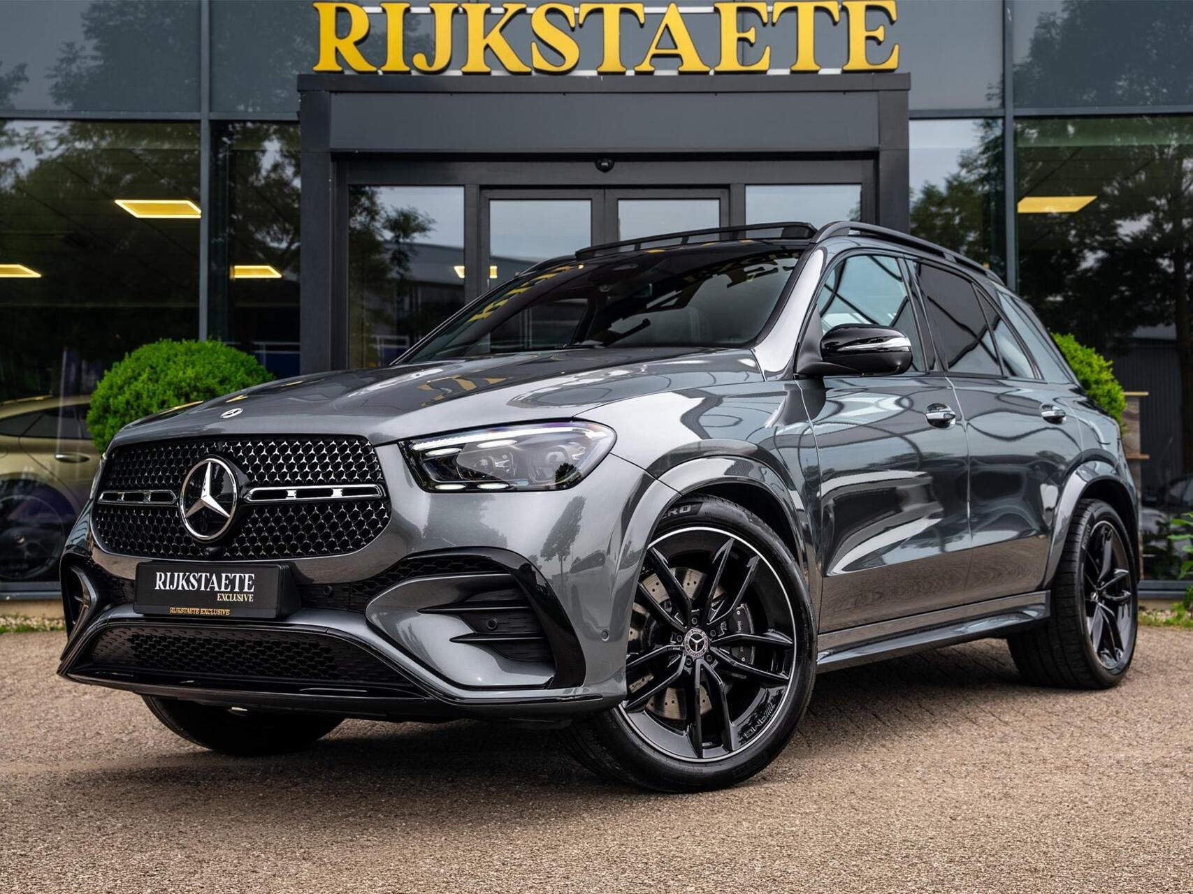 Mercedes GLE-klasse 400e 4MATIC AMG|PANO|MEMORY|ACC|SFEER., Auto's, Automaat, Dealer onderhouden, Gebruikt, Zwart