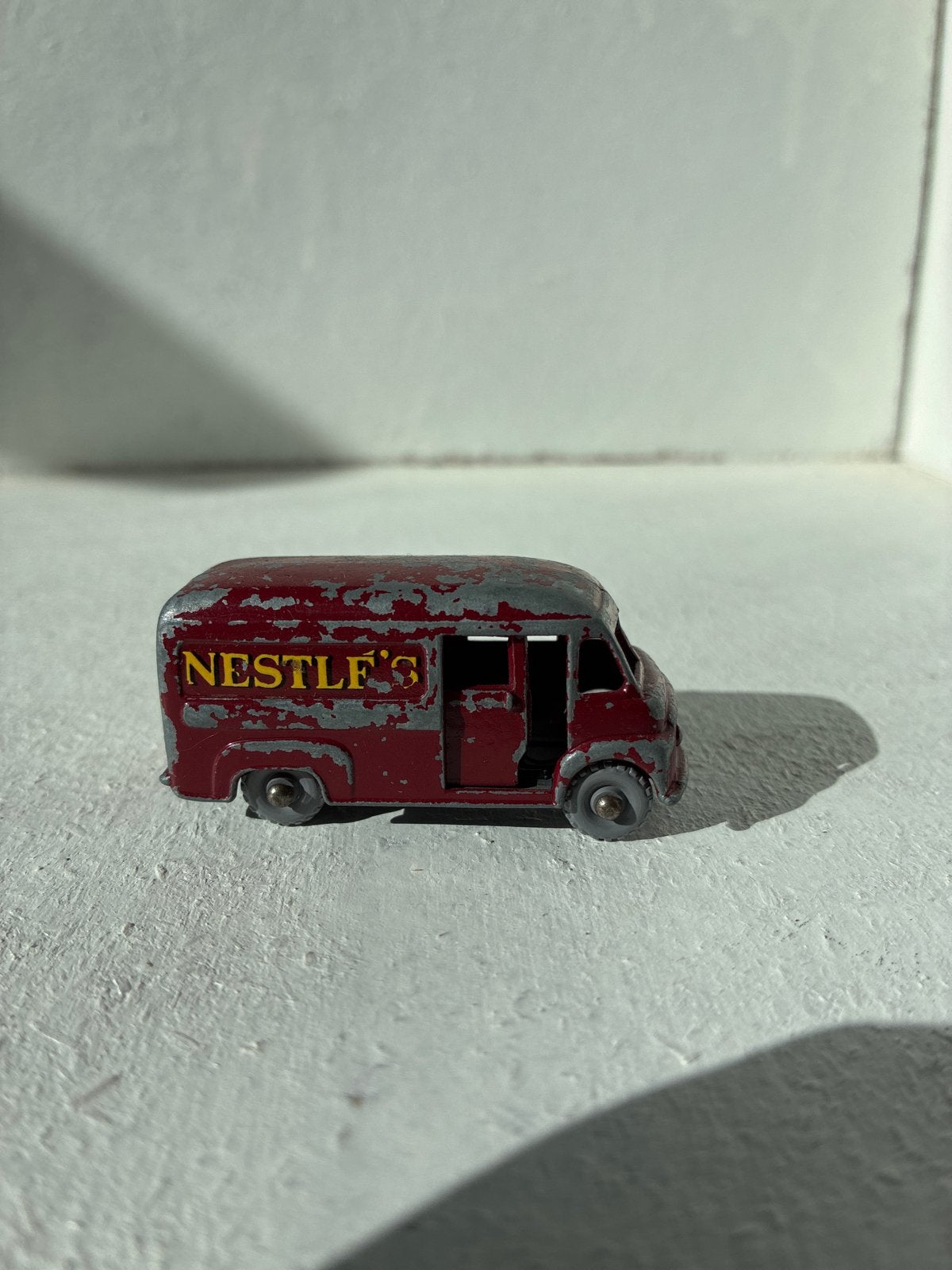 Vintage Matchbox Commer 30 CWT Van 'Nestle's', Ophalen of Verzenden, Gebruikt, Overige typen