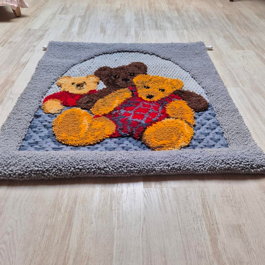 Handgemaakt wandkleed met beren en ophangsysteem, Gebruikt, Ophalen of Verzenden, Handgemaakt, Wandkleed