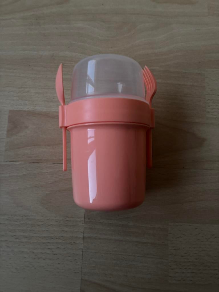 Voedsel bewaarbeker met lepel en vork. Perzikroze, Overige typen, Kunststof, Nieuw, Ophalen of Verzenden