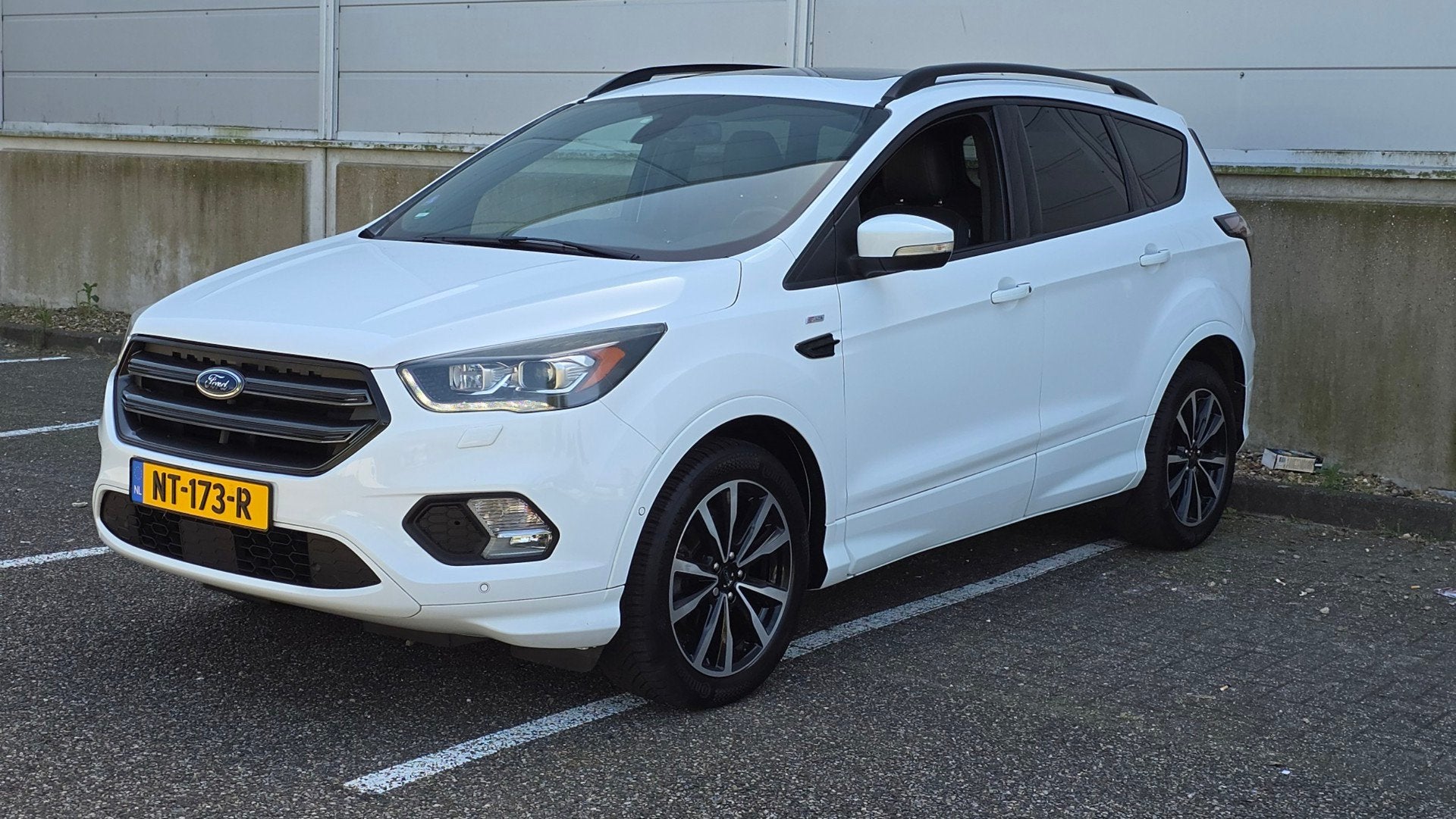 Ford Kuga 1.5 EcoBoost ST Line apple carplay leder /stof bek, Auto's, Euro 6, 4 cilinders, Leder en Stof, Wit