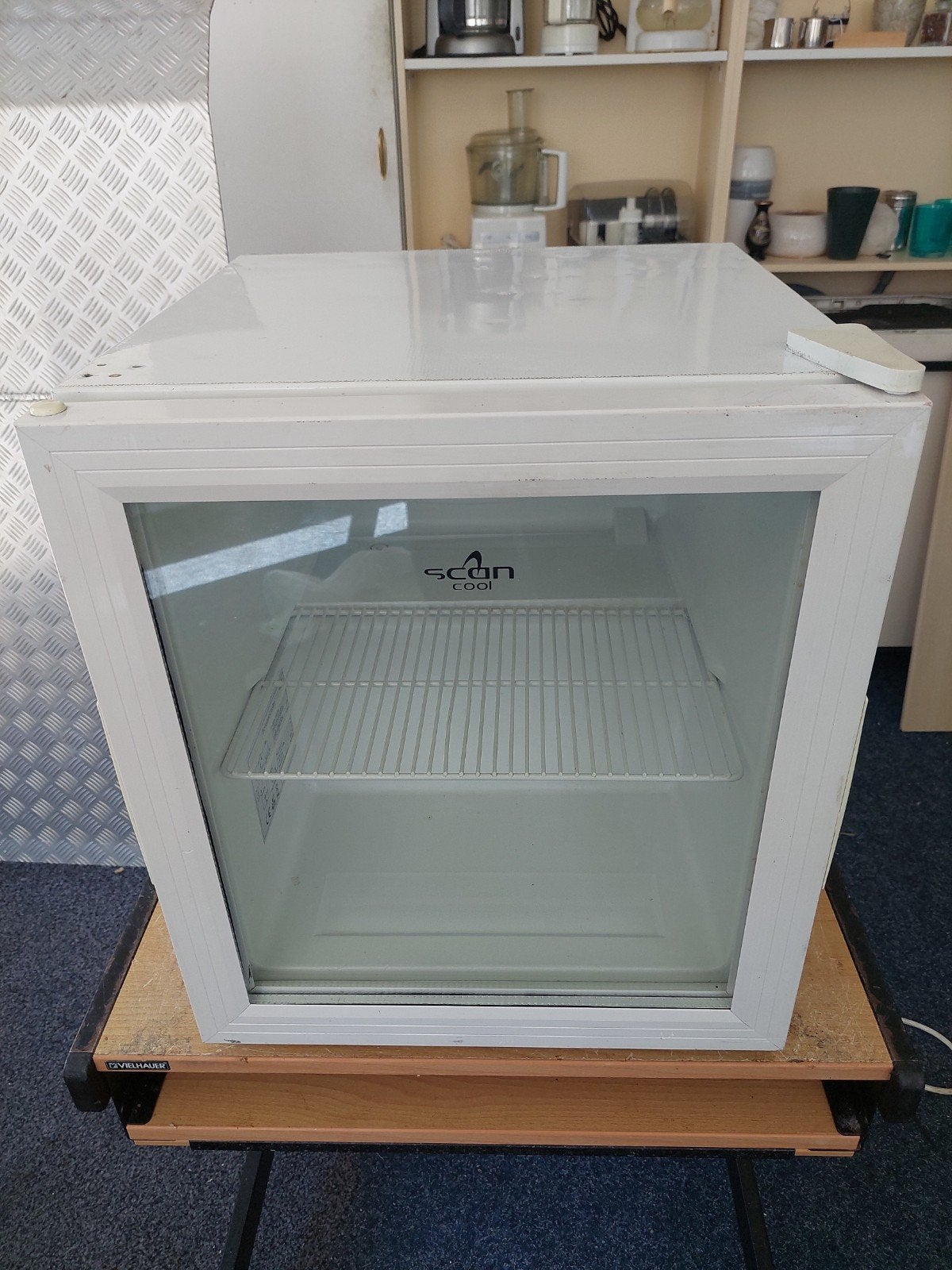 Mini koelkast  kooling met glazen deur, Ophalen, Zonder vriesvak, Minder dan 75 liter, Minder dan 45 cm