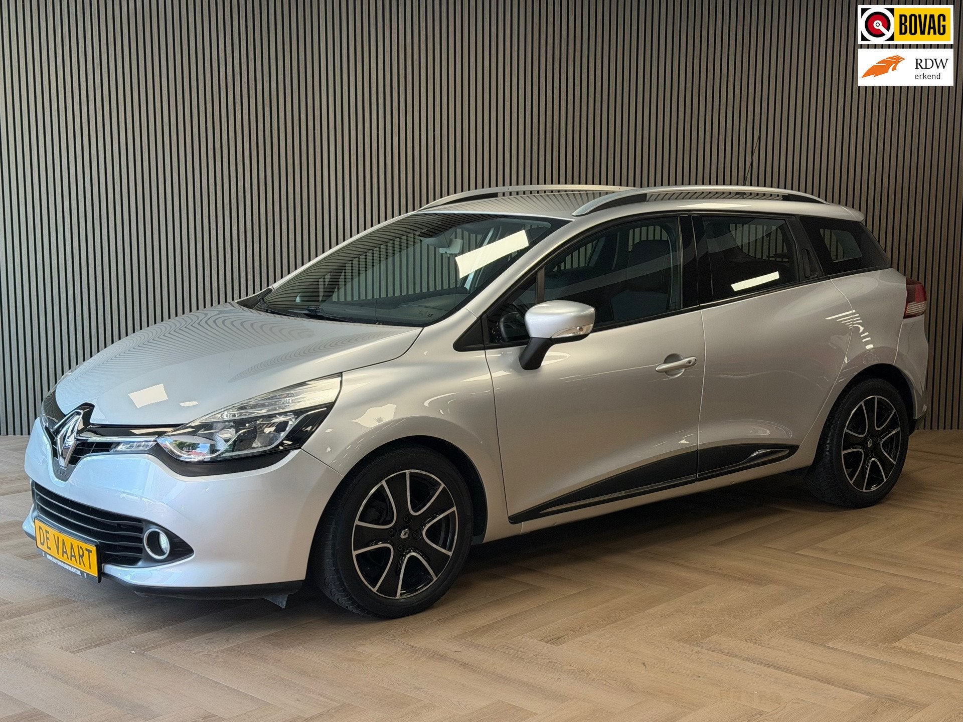Renault Clio Estate 1.2 Dynamique AUT. AIRCO CRUISE NAVIGATI, Stof, Gebruikt, 4 cilinders, Met garantie (alle)