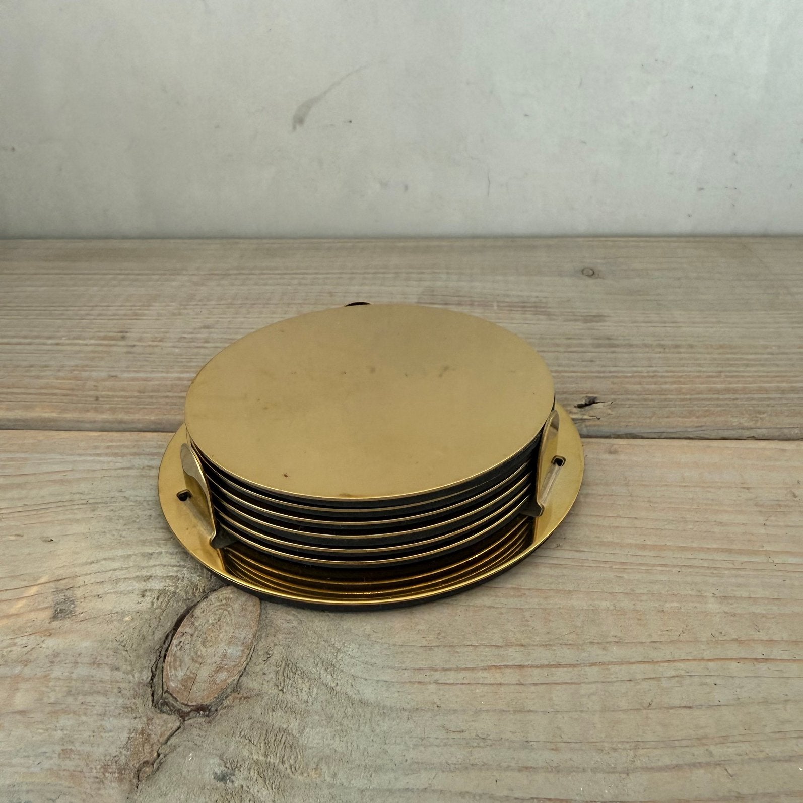 4 IKEA goudkleurige onderzetters goed kleur rond 8,5 cm, Ophalen of Verzenden, Zo goed als nieuw