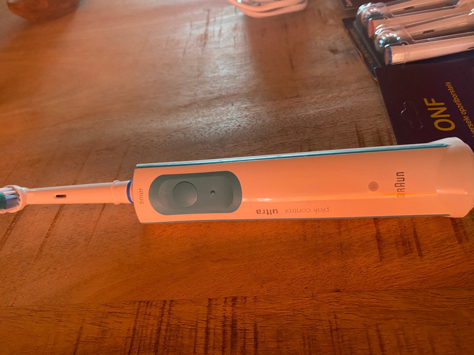 Electtrische tandenborstel OralB Plak control, Ophalen of Verzenden, Nieuw, Tandenborstel