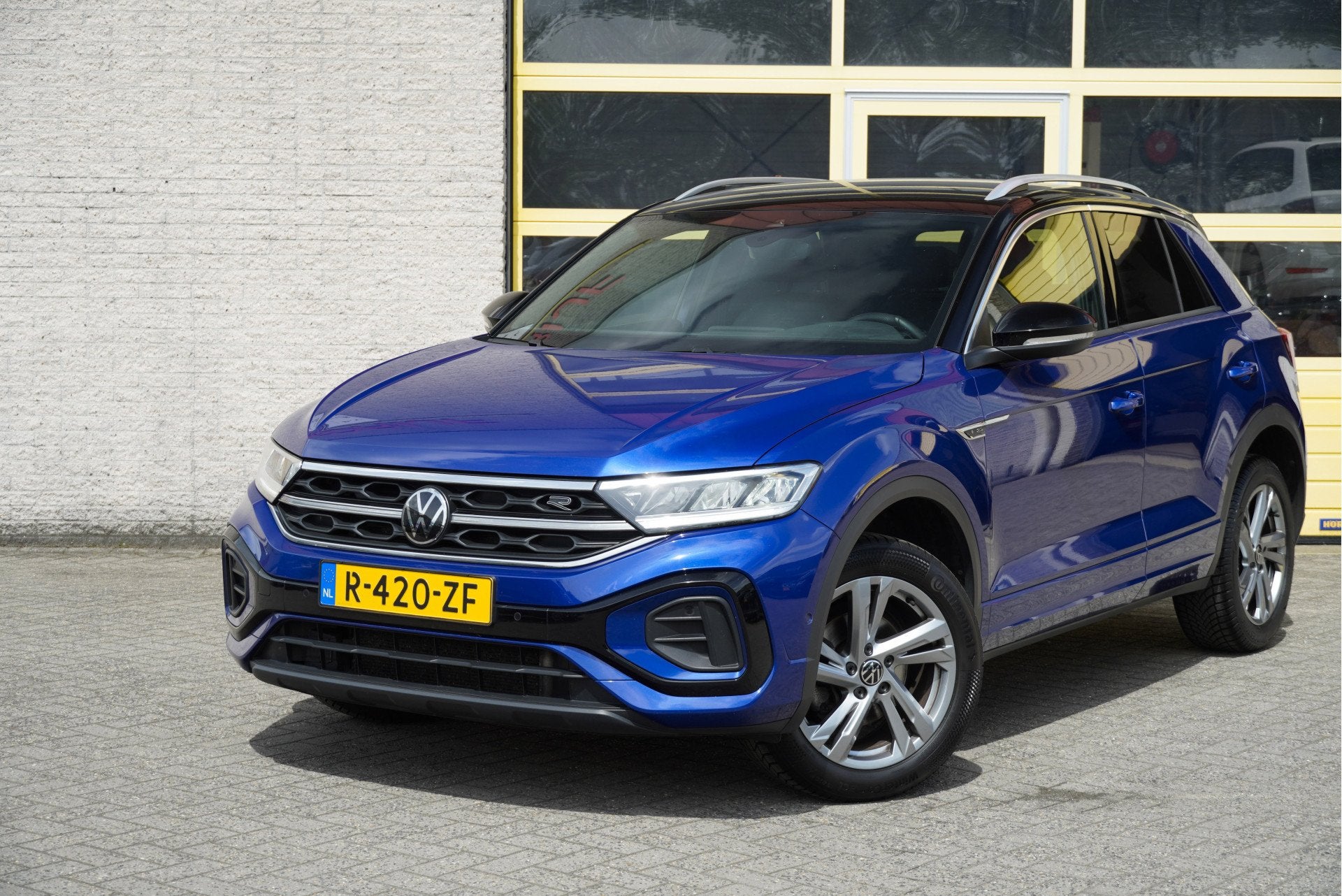 Volkswagen T-Roc 1.5 TSI 150PK! R-Line BJ2023 Lmv 17" | Led, Voorwielaandrijving, 4 cilinders, 150 pk, Blauw