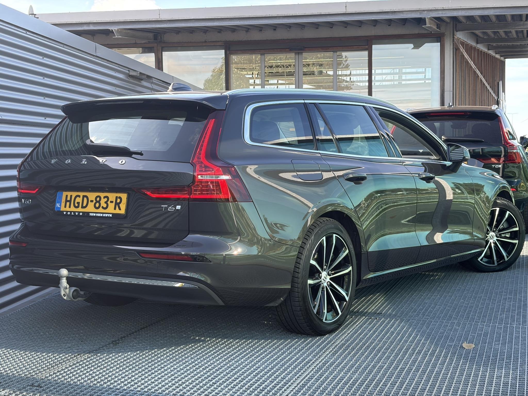 Volvo V60 2.0 T6 Plug-in hybrid AWD Essential Bright PHEV Au, Auto's, Automaat, Stof, Gebruikt, 180 min