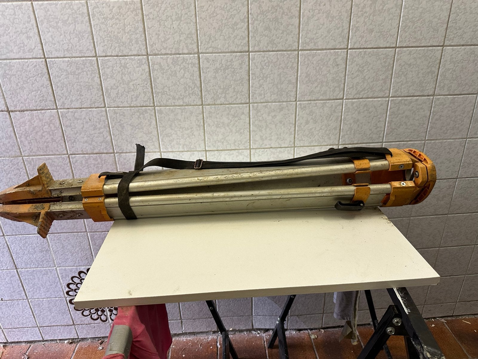 Robuust Driepoot Statief - Gebruikt, Audio, Tv en Foto, Fotografie | Statieven en Balhoofden, Gebruikt, Driepoot, 150 tot 175 cm