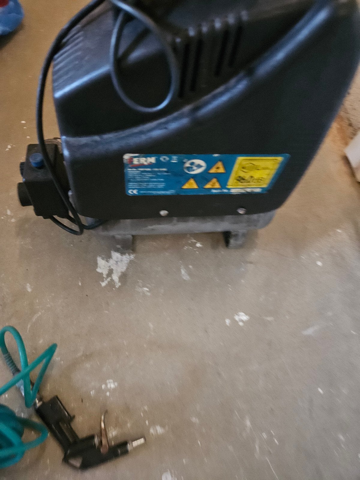 FERM Compressor CRM1036, Doe-het-zelf en Verbouw, Ophalen, Gebruikt, Minder dan 200 liter/min, Olievrij