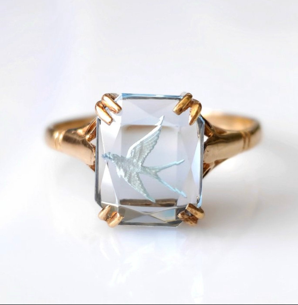 Vintage 9 ct gouden ring met blauwe topaas ca. 4,00 ct, Verzenden, Zo goed als nieuw, 17 tot 18, Dame