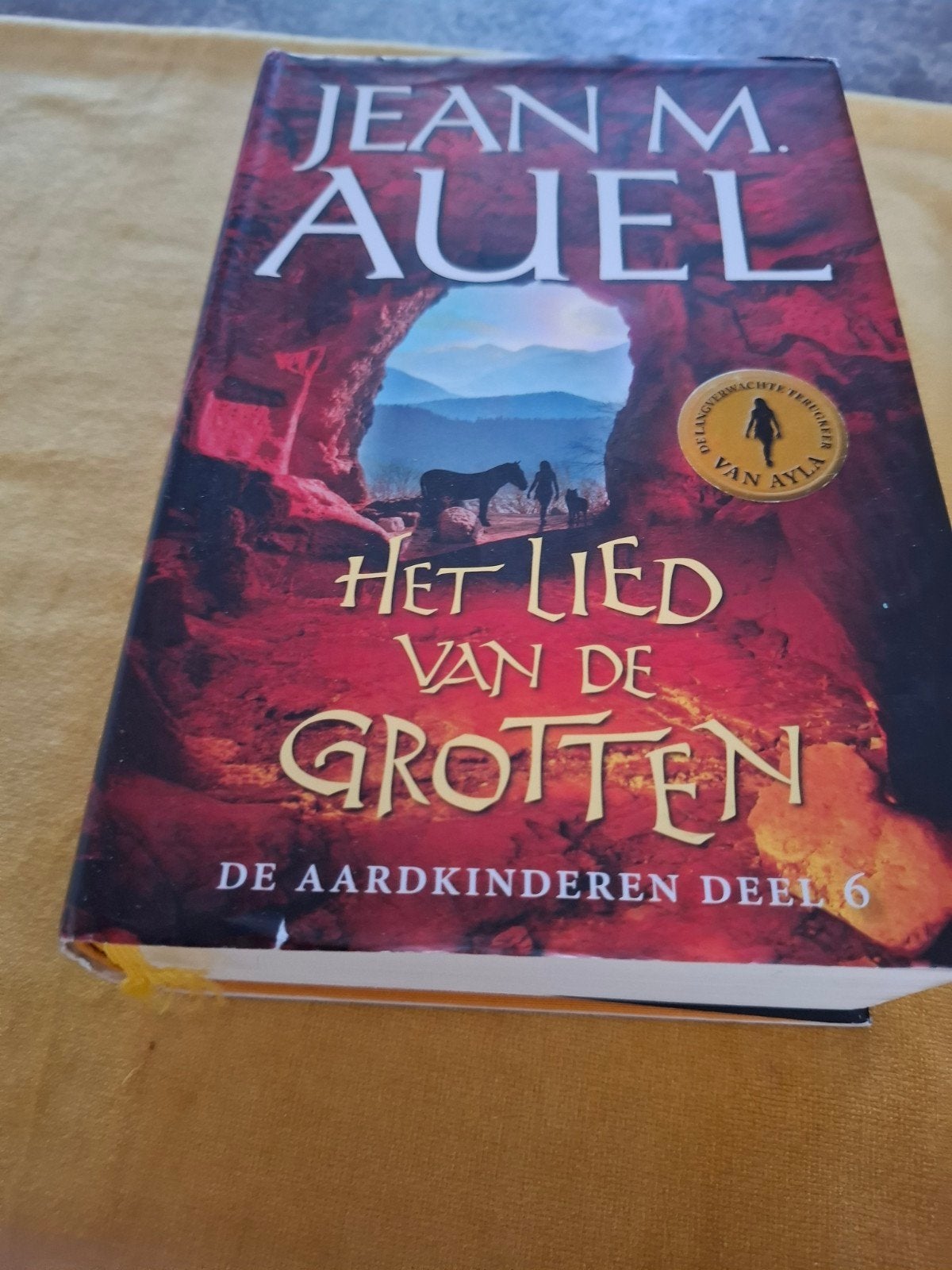 Het Lied van de Grotten - De Aardkinderen Deel 6, Ophalen of Verzenden, Gelezen, Jean M. Auel