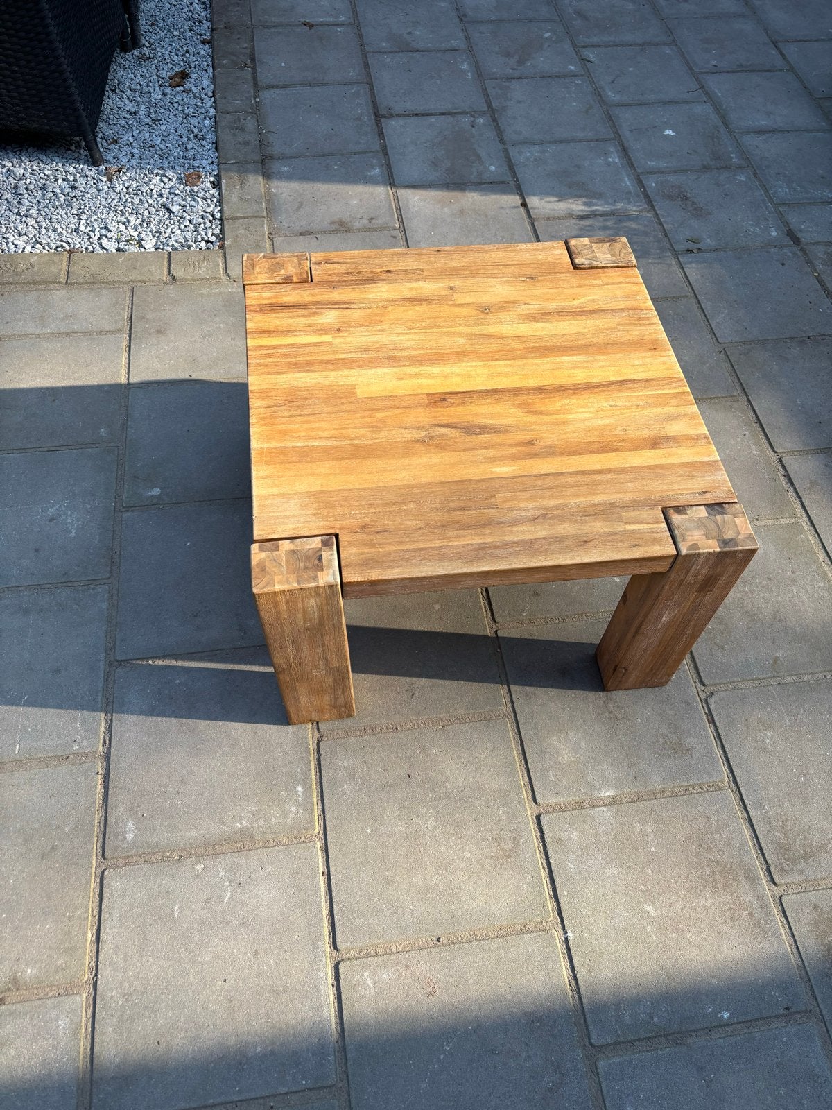 Massief houten bijzettafel, 2 stuks (Acacia hout), Huis en Inrichting, Tafels | Salontafels, Ophalen, Overige materialen, Gebruikt