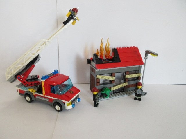 60003, Brandweer, huis in brand, Fire Emergency, Kinderen en Baby's, Speelgoed | Duplo en Lego, City, Lego, Ophalen of Verzenden