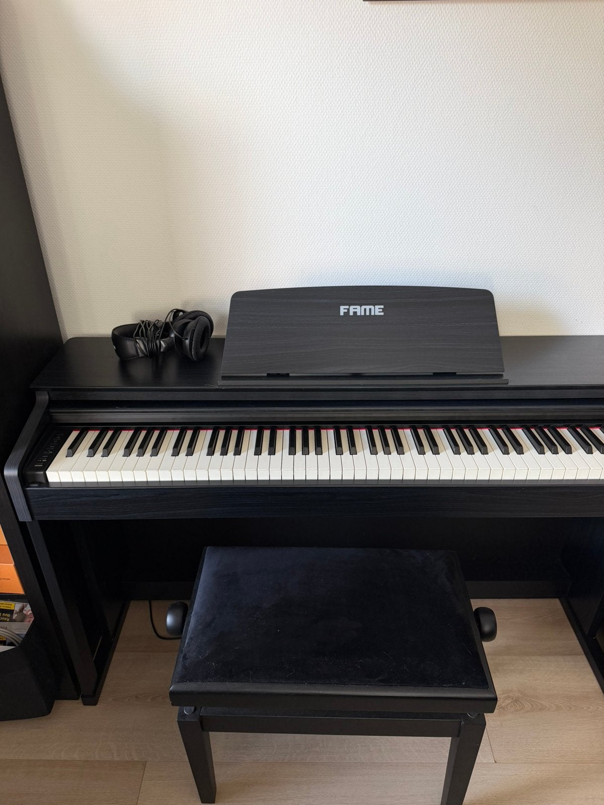 Digitale piano, Ophalen of Verzenden, Zo goed als nieuw, Zwart