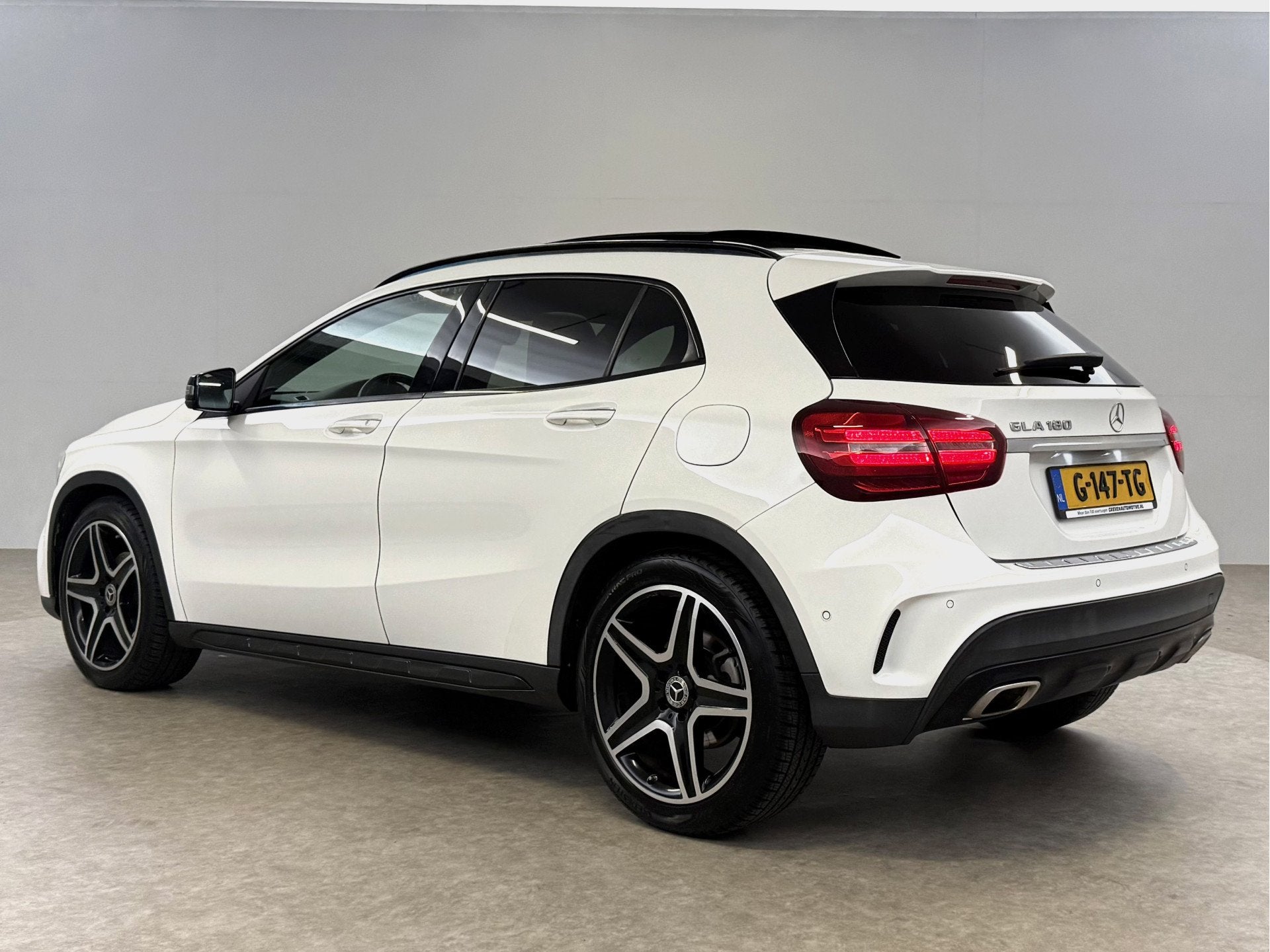 Mercedes-Benz GLA 180 | Pano | Camera | LED | Clima | Cruise, Gebruikt, Euro 6, 4 cilinders, 715 kg
