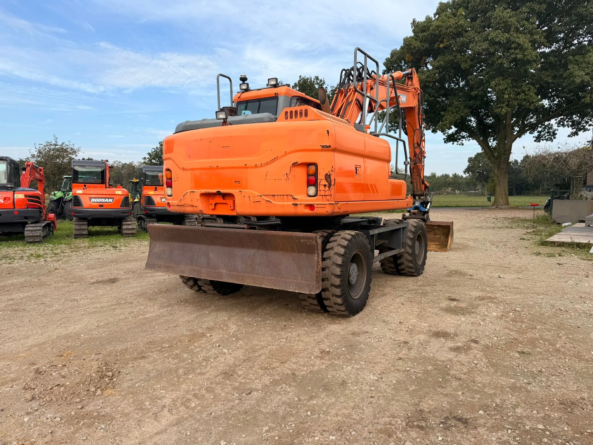 Doosan DX140W-3 (bj 2015), Jansen Machines, Albert@jansen-machines.com, Topperweg 60
3774 LJ  Kootwijkerbroek, Graafmachine