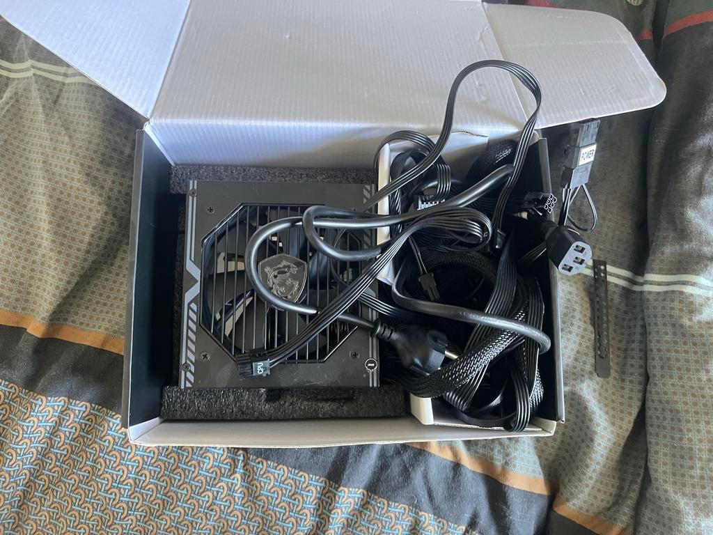 MSI MAG A750BN PCIE5 750W Voeding - Zo goed als nieuw, Ophalen of Verzenden, Zo goed als nieuw