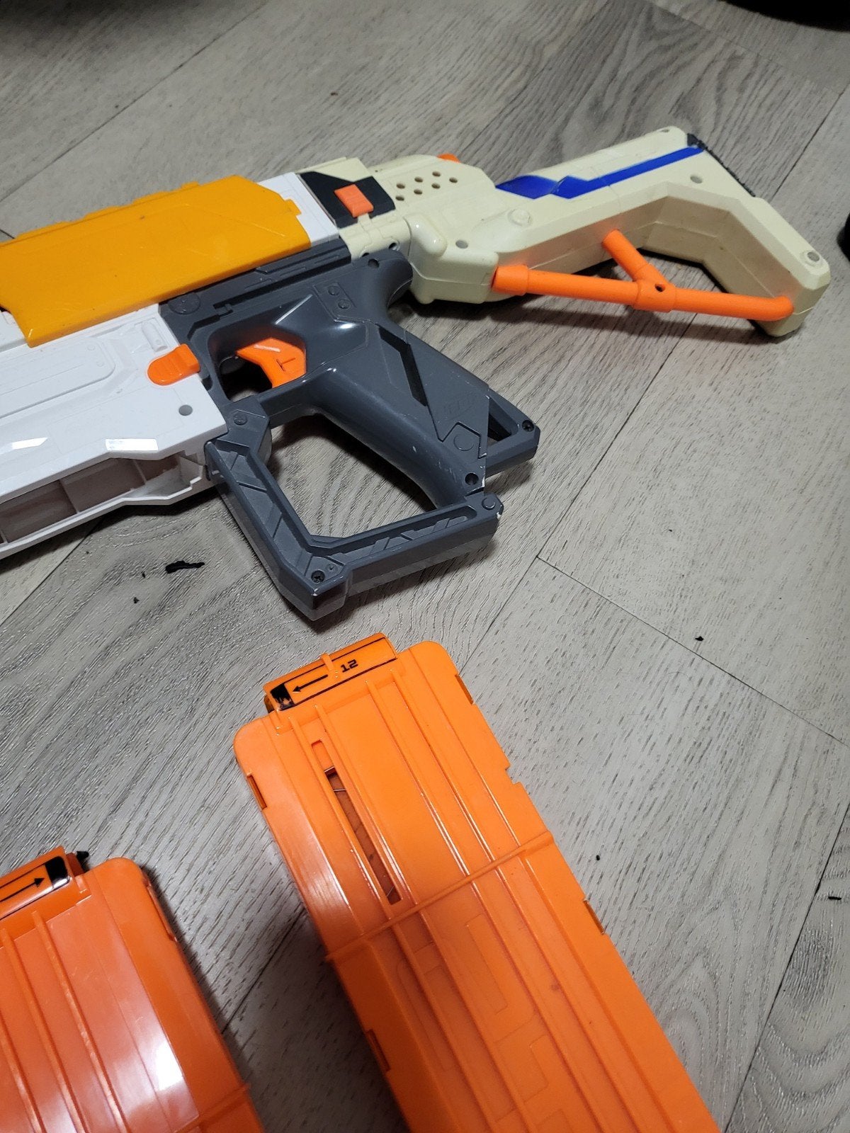 Nerf Blaster met magazijnen - werkt nog goed, Ophalen of Verzenden, Gebruikt, Jongen of Meisje