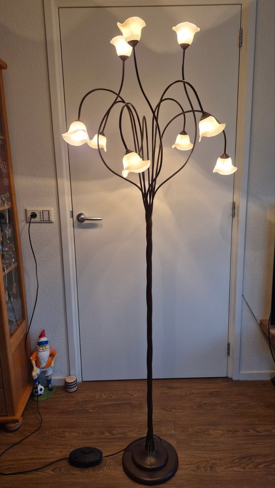 Elegante staande lamp met bloemvormige glazen kappen, Huis en Inrichting, E14 (klein), Ophalen of Verzenden, Zo goed als nieuw